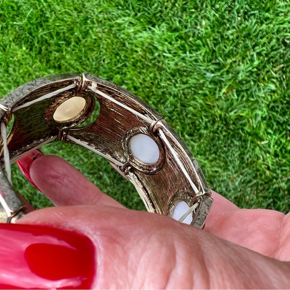 Vintage Gold Metal and Mother of Pearl Stretch Bracelet - Picture 9 of 10